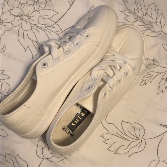 White tennis shoes - Picture 2 of 2